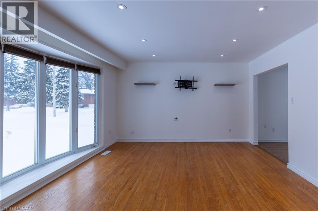 1 ELDRID Court Unit# Main, Grimsby, Ontario, L3M1Z1 — Photo 2