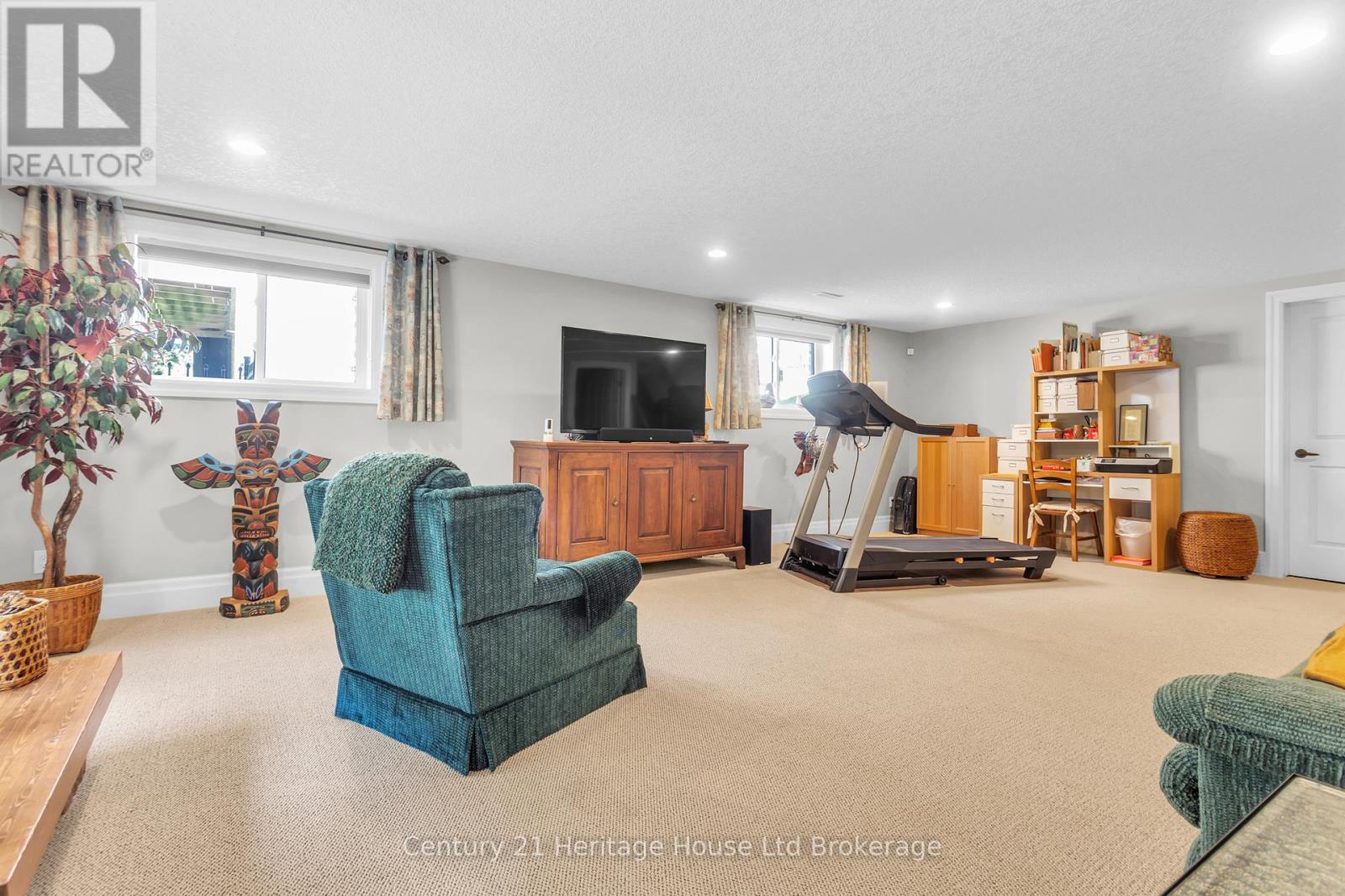 7 LYNDALE ROAD - 21