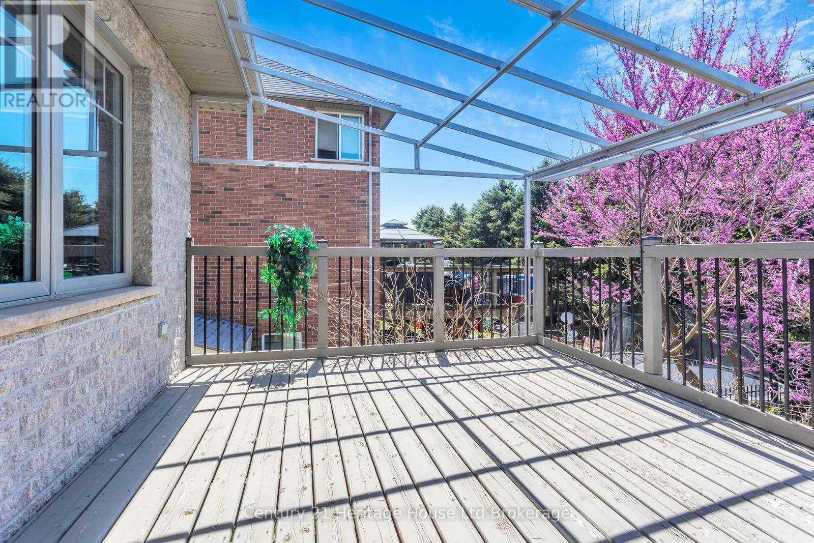7 LYNDALE ROAD - 26