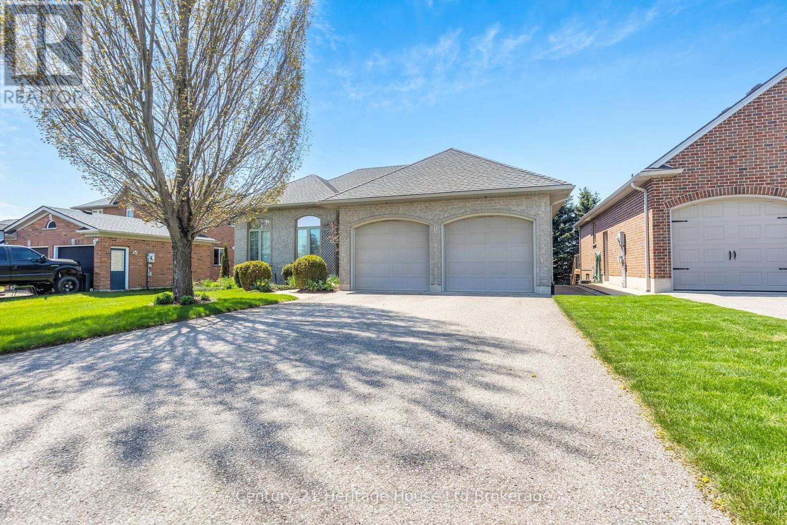 7 LYNDALE ROAD - 31