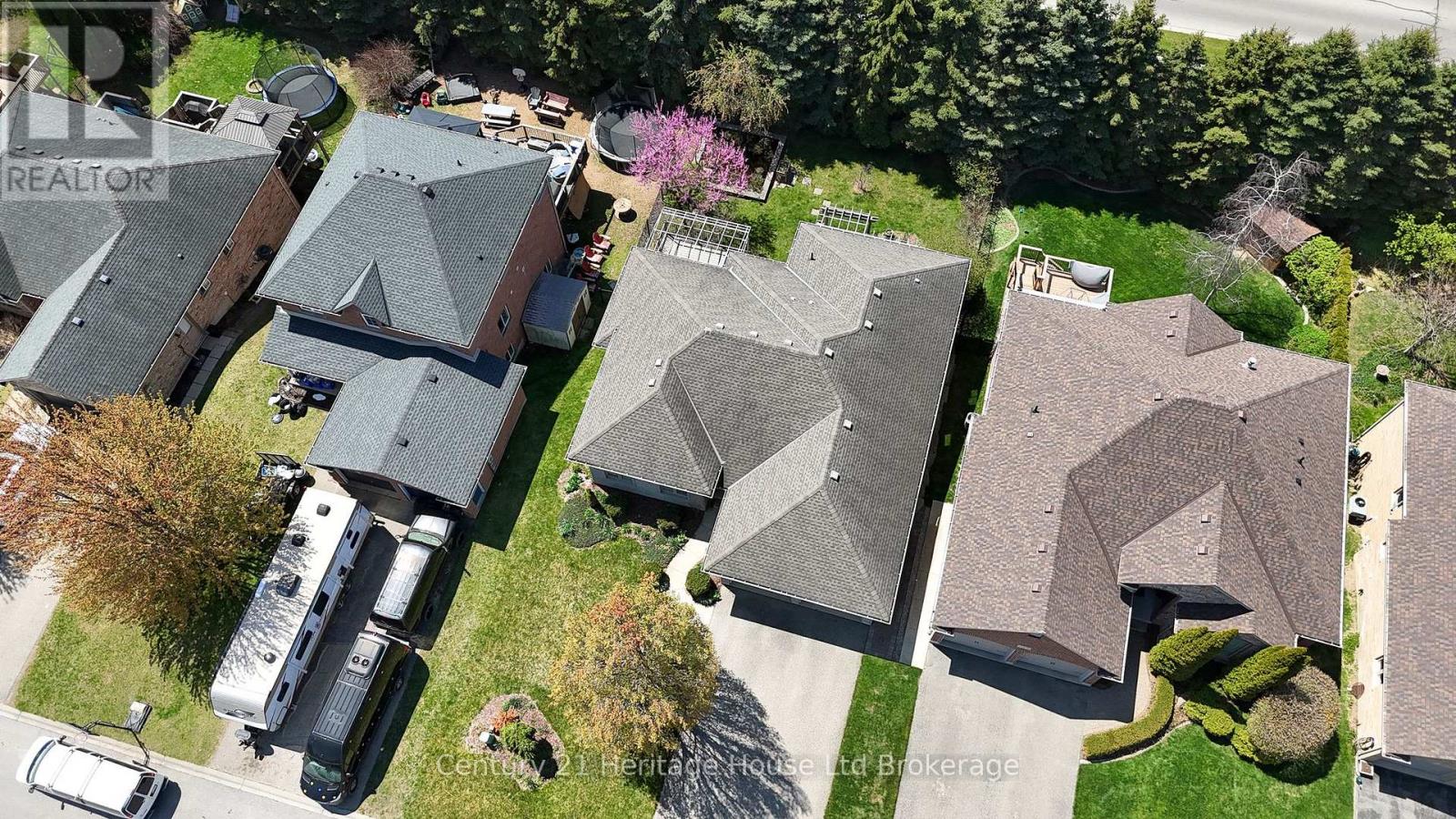 7 LYNDALE ROAD - 34