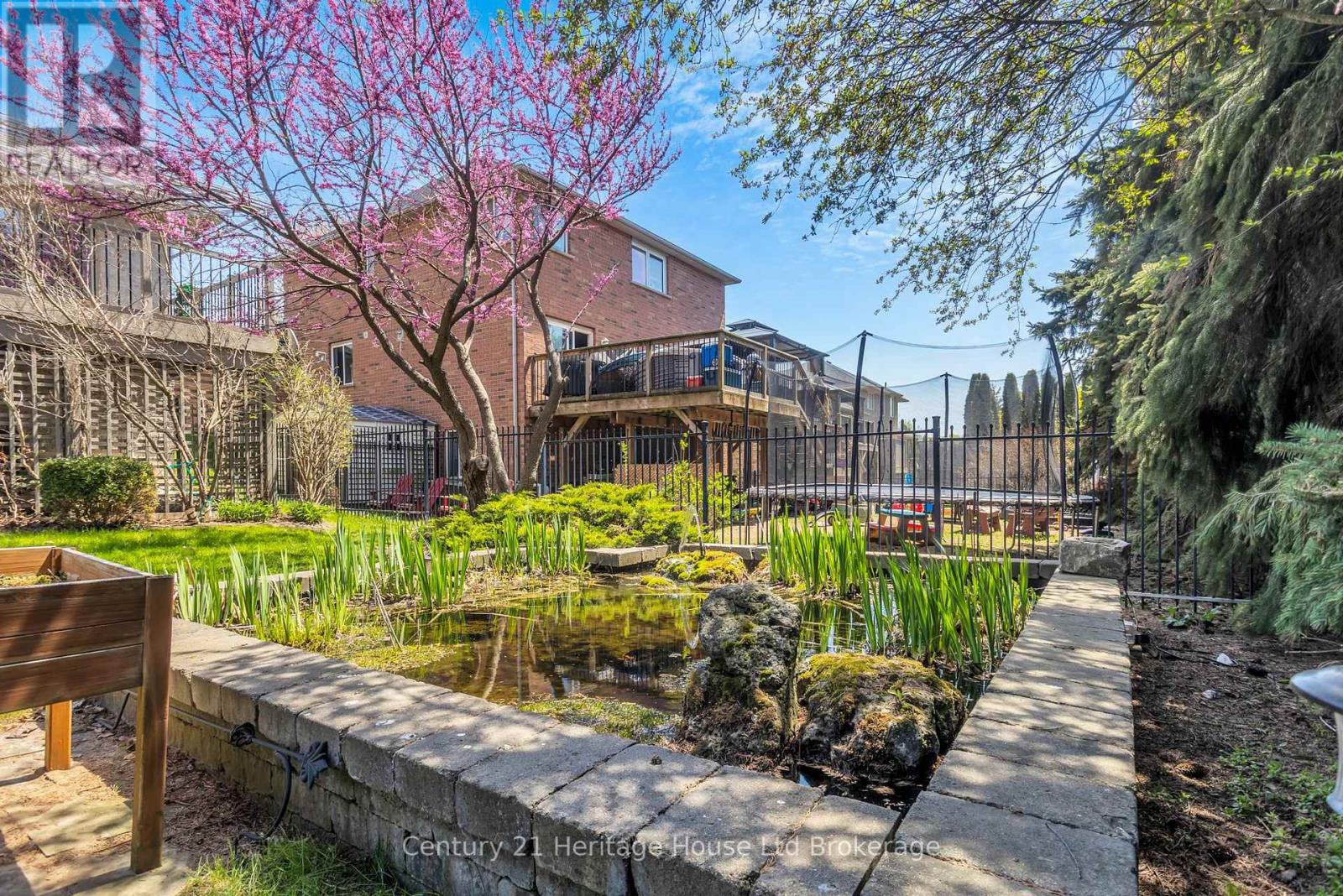 7 LYNDALE ROAD - 24