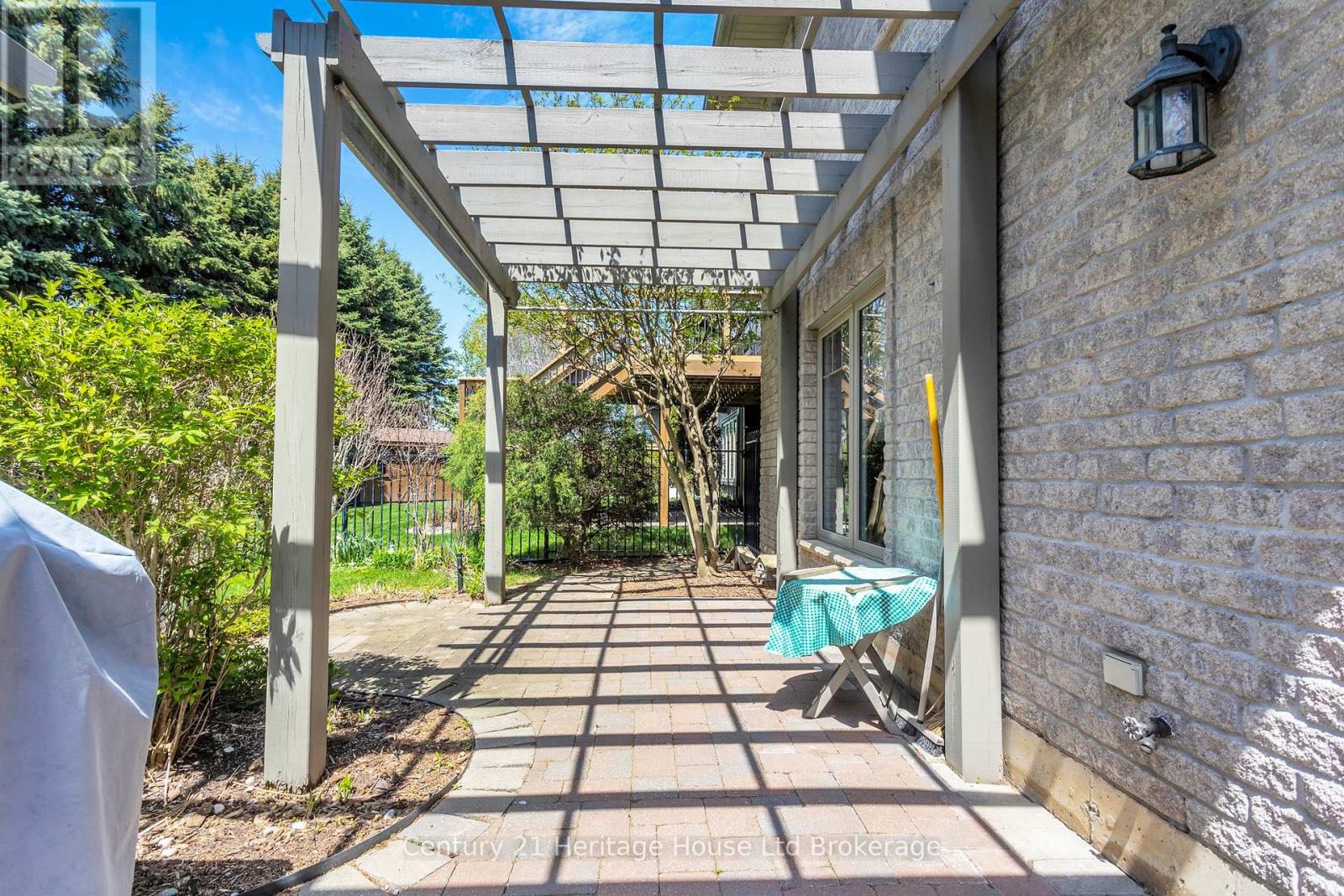 7 LYNDALE ROAD - 23