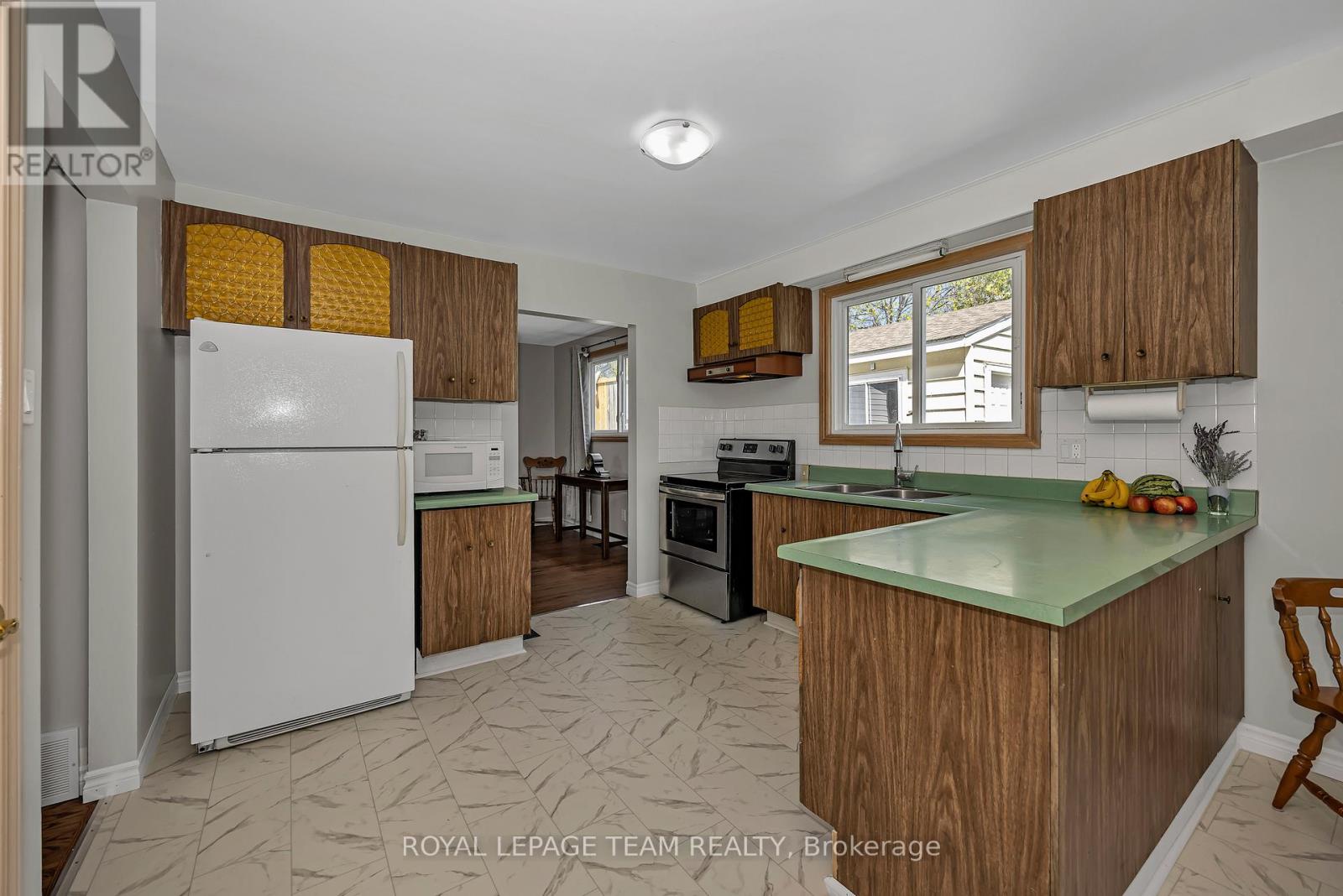 73 SOUTHPARK DRIVE - 11