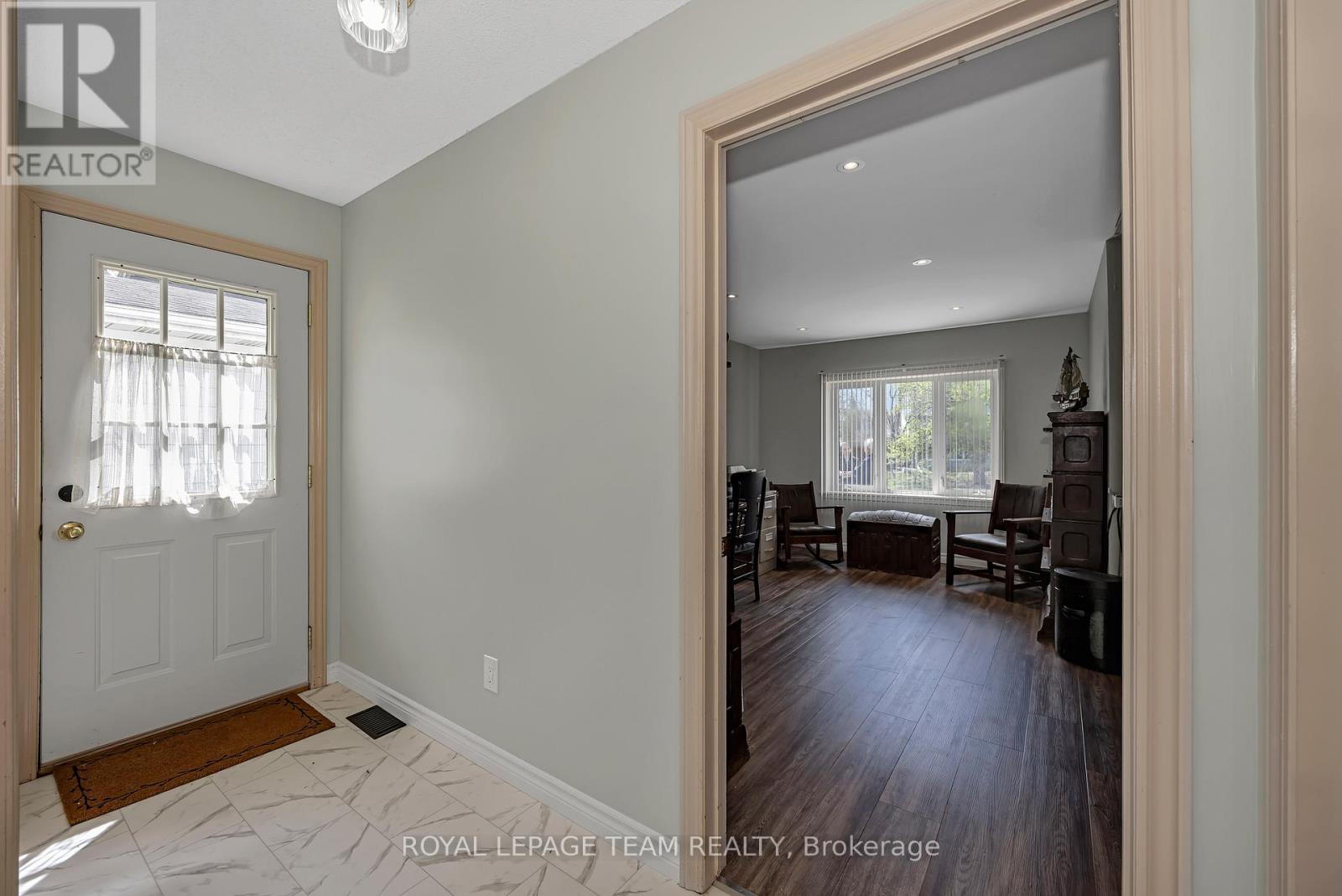 73 SOUTHPARK DRIVE - 18