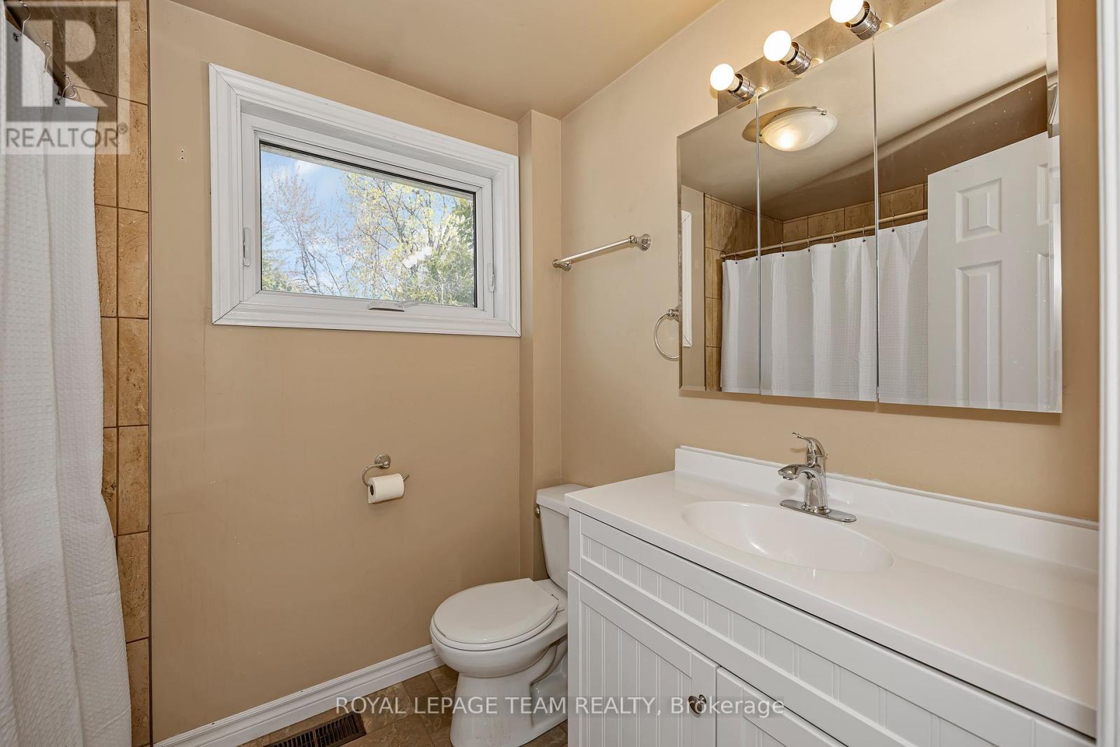 73 SOUTHPARK DRIVE - 36