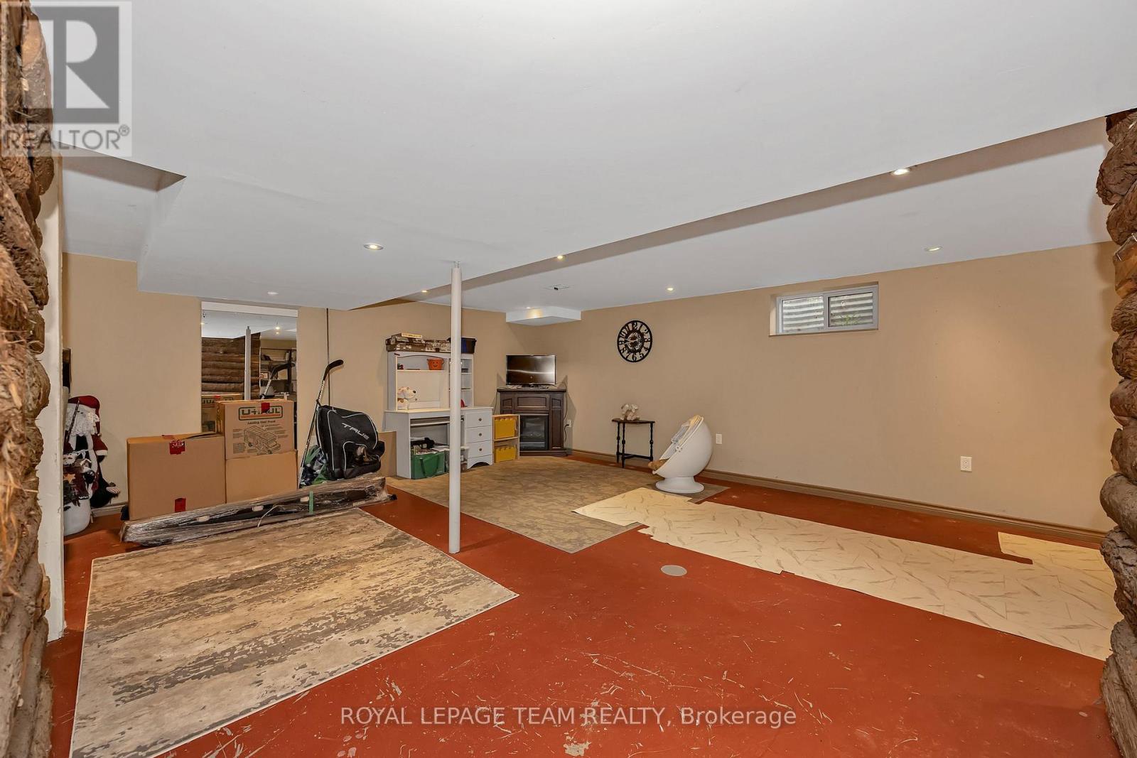73 SOUTHPARK DRIVE - 40