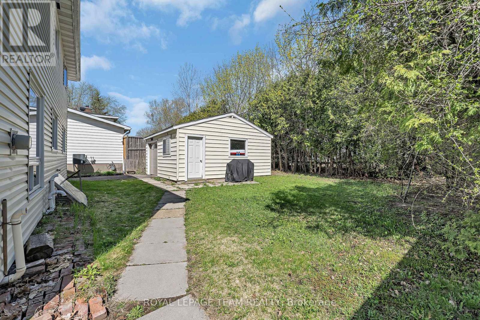73 SOUTHPARK DRIVE - 44