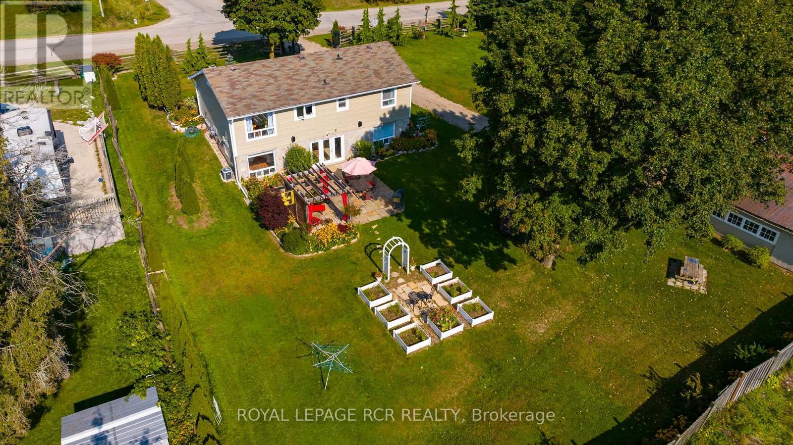 16 BARBOUR DRIVE - 34