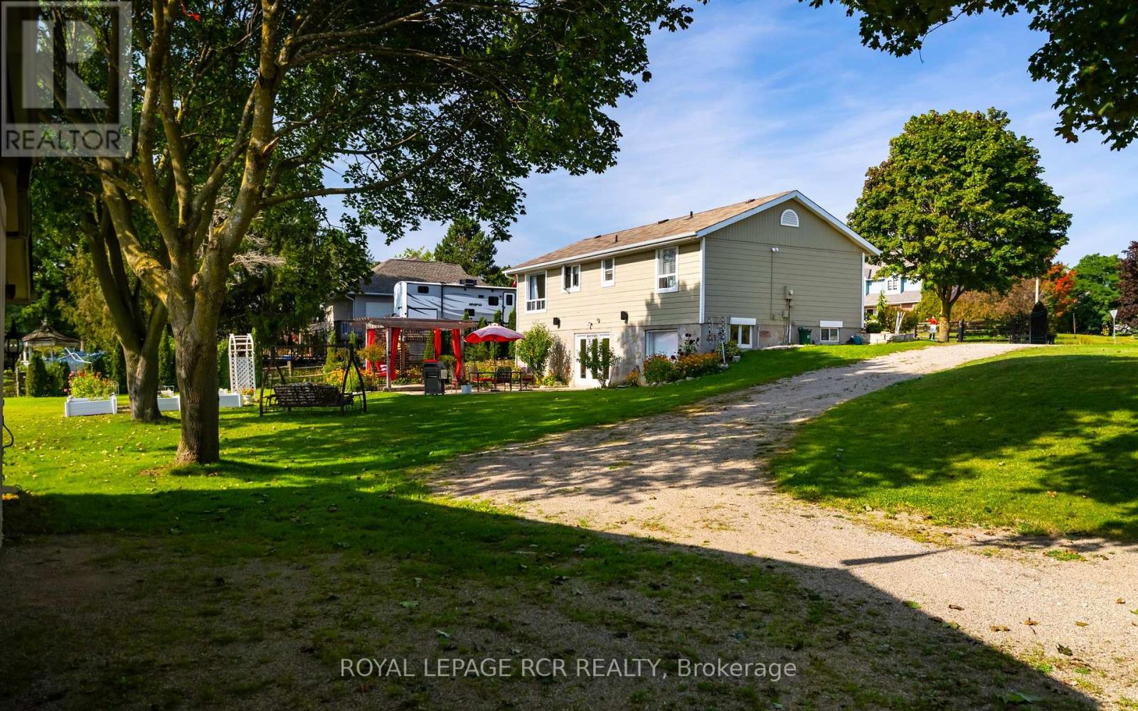 16 BARBOUR DRIVE - 41