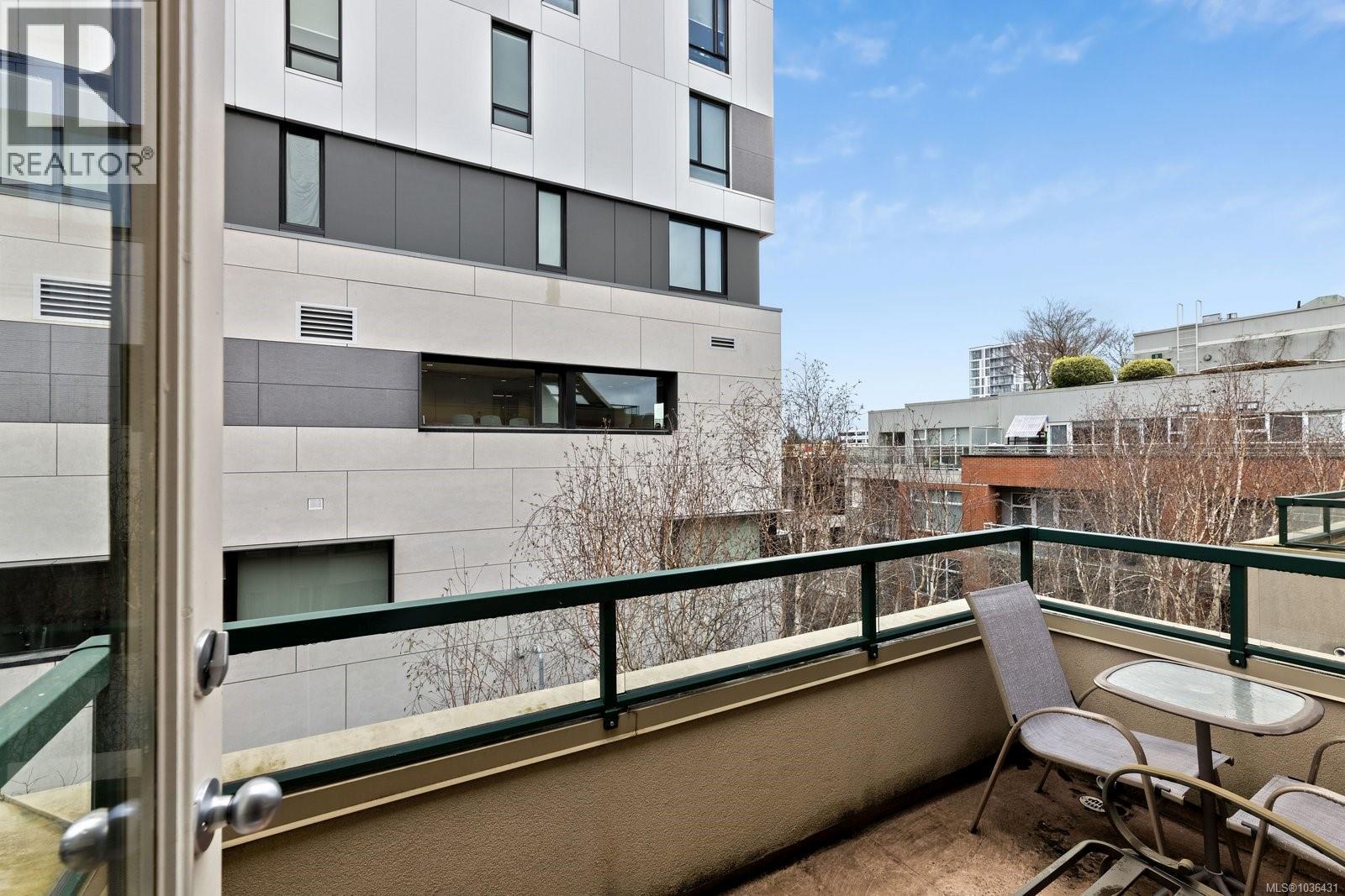 402 1015 Johnson Street, Victoria
