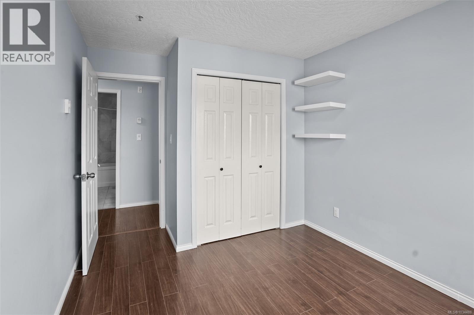 #408 649 Bay St - 10