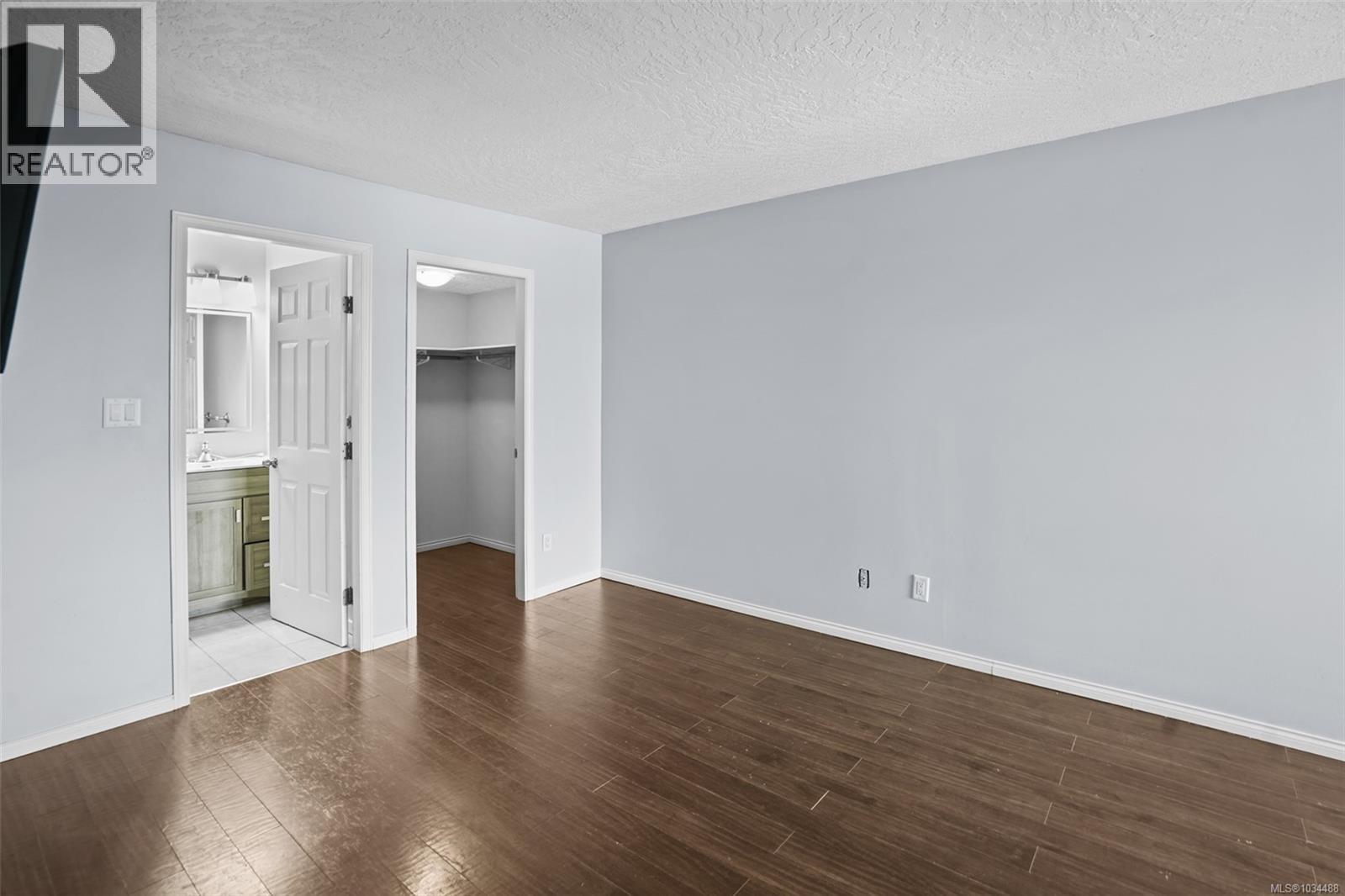 #408 649 Bay St - 11