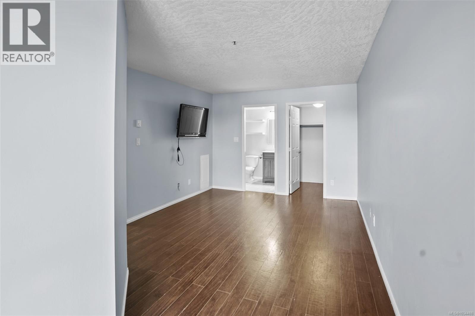 #408 649 Bay St - 12