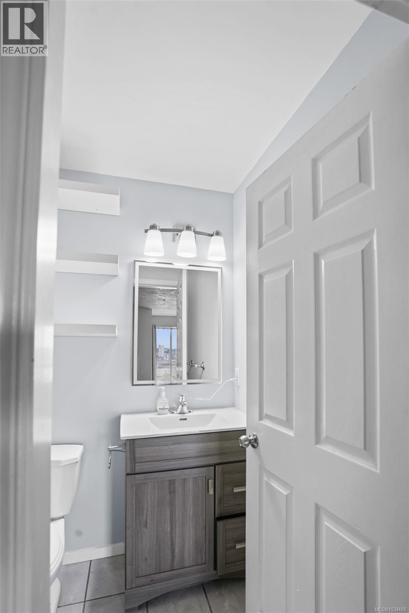 #408 649 Bay St - 16