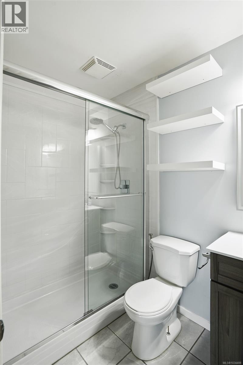 #408 649 Bay St - 17