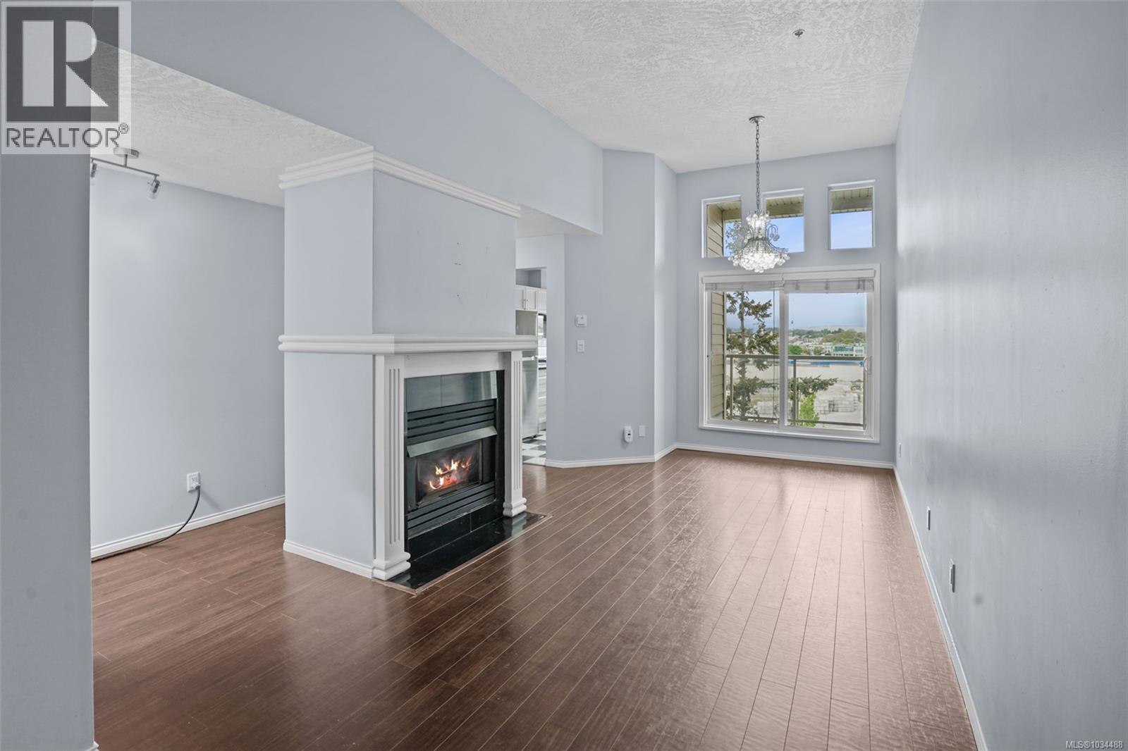 #408 649 Bay St - 18