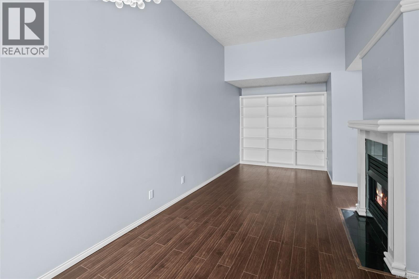 #408 649 Bay St - 19