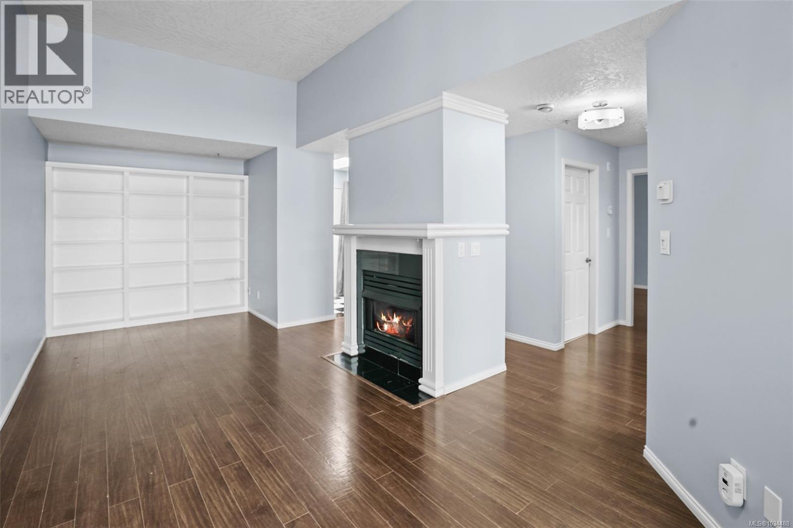 #408 649 Bay St - 20