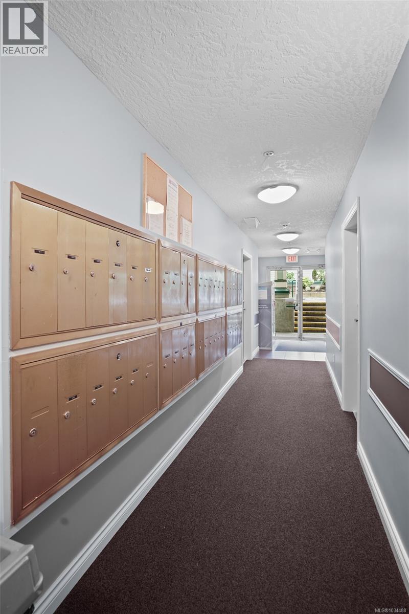 #408 649 Bay St - 25