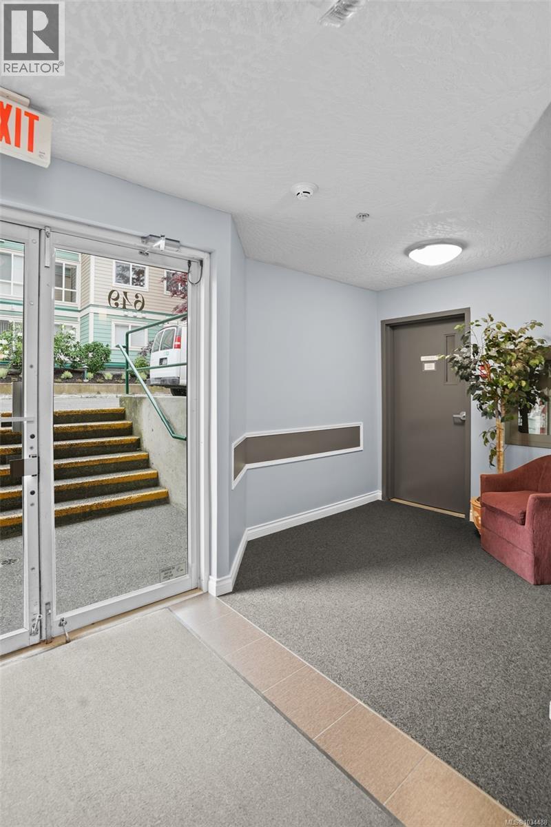 #408 649 Bay St - 26