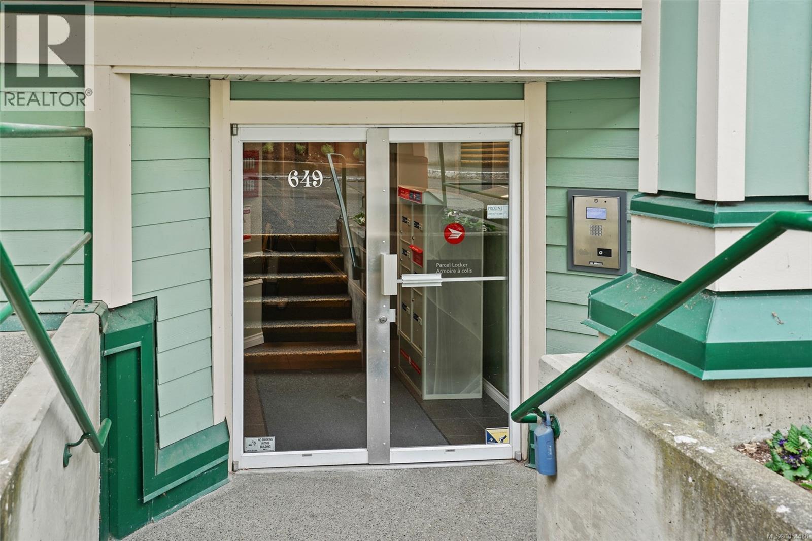 #408 649 Bay St - 27