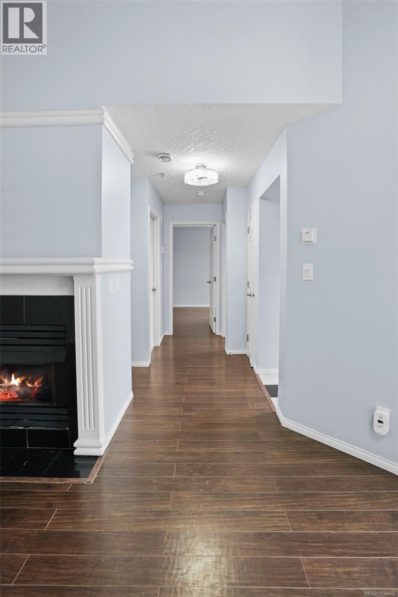 #408 649 Bay St - 8