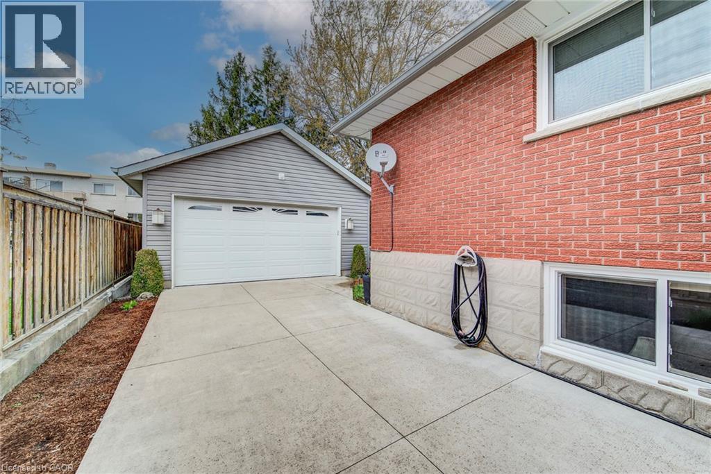 18 QUEENSTON Crescent, Kitchener, Ontario, N2B2V5 — Photo 15
