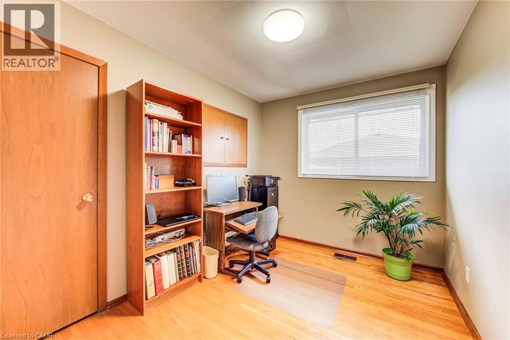 18 QUEENSTON Crescent, Kitchener, Ontario, N2B2V5 — Photo 18