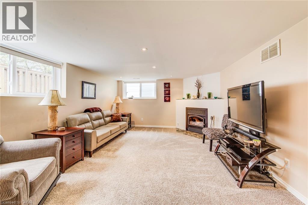 18 QUEENSTON Crescent, Kitchener, Ontario, N2B2V5 — Photo 8