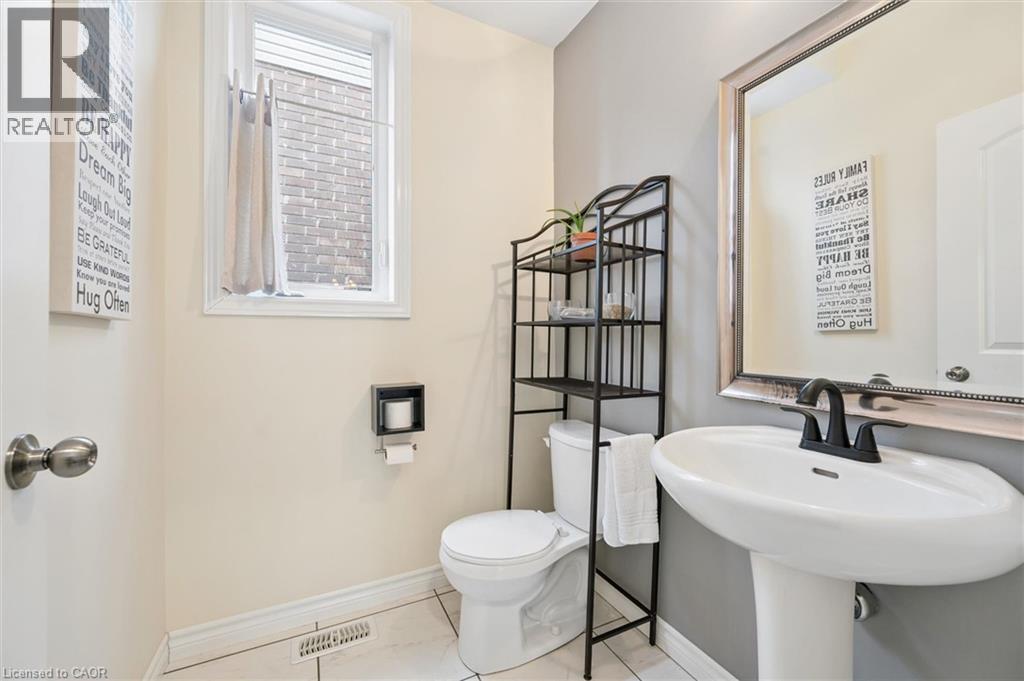 32 GOUDA Place, Cambridge, Ontario, N1P0B1 — Photo 2