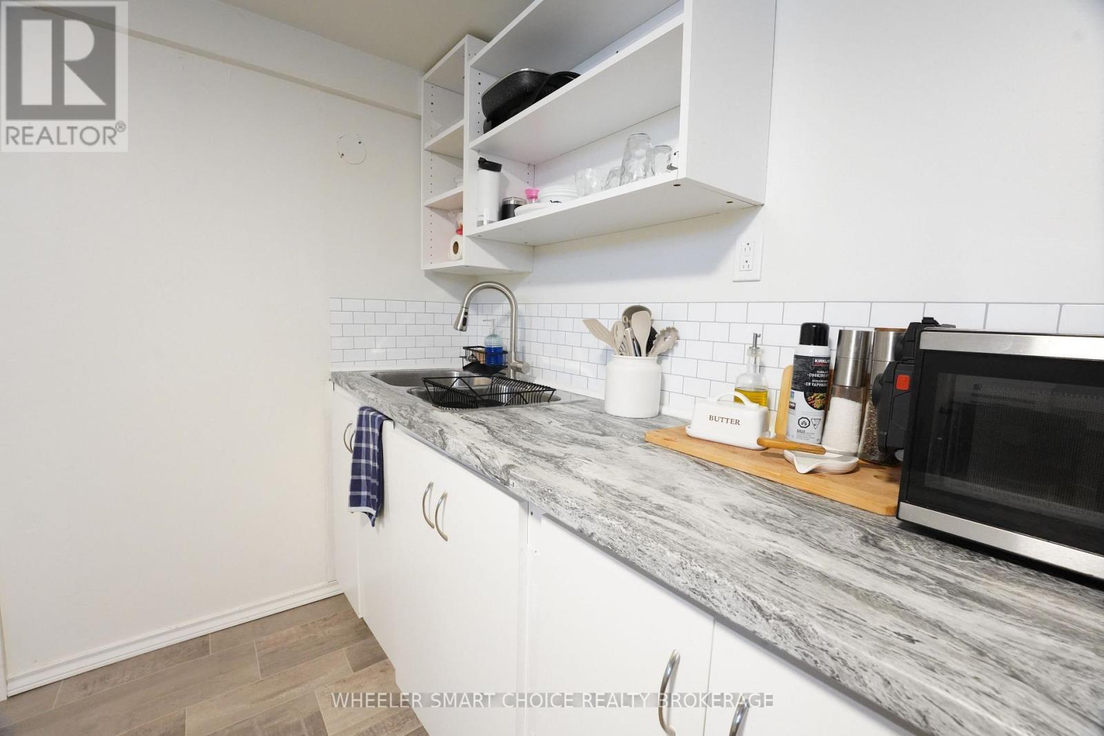 300 GARDENER AVENUE - 33