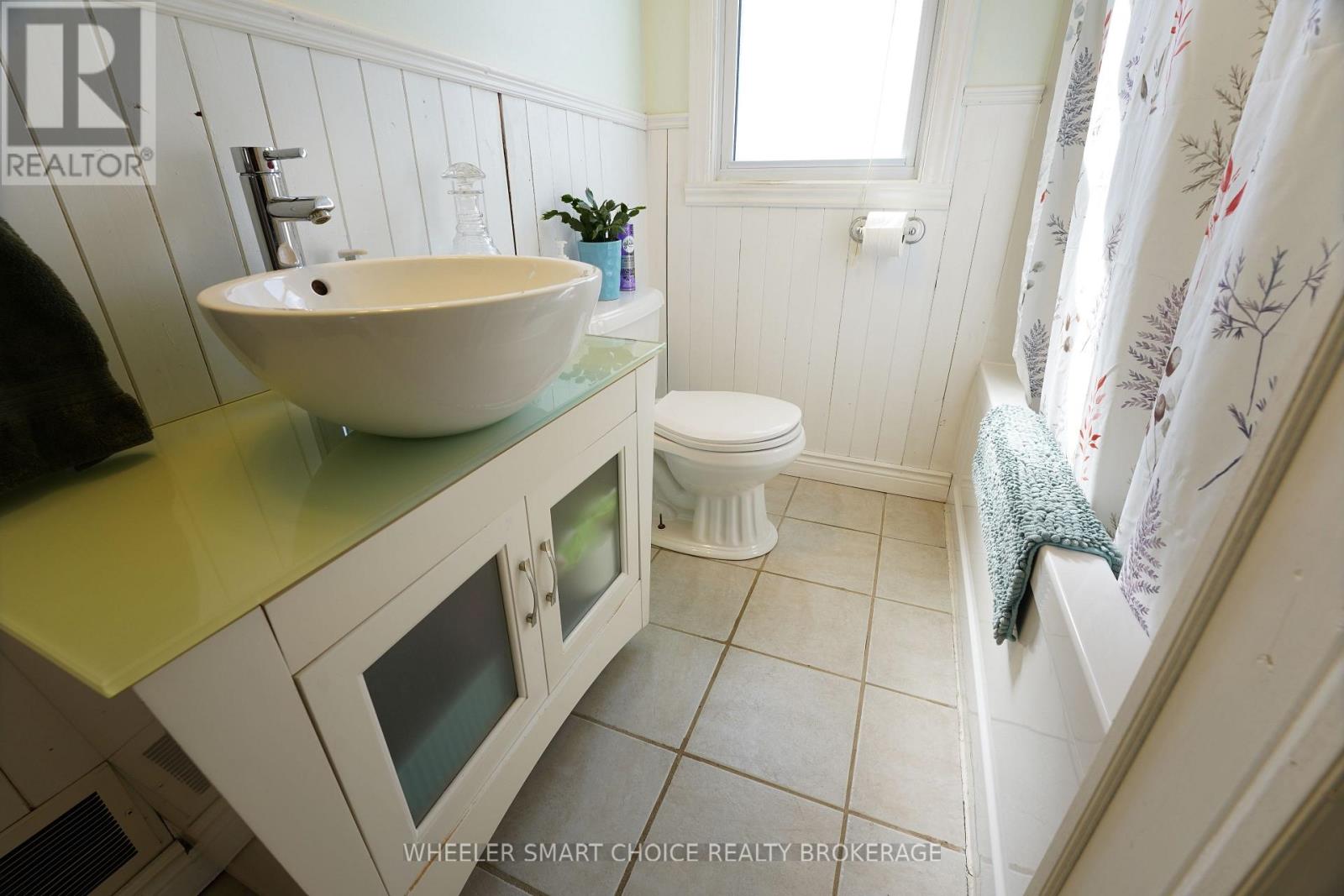 300 GARDENER AVENUE - 20