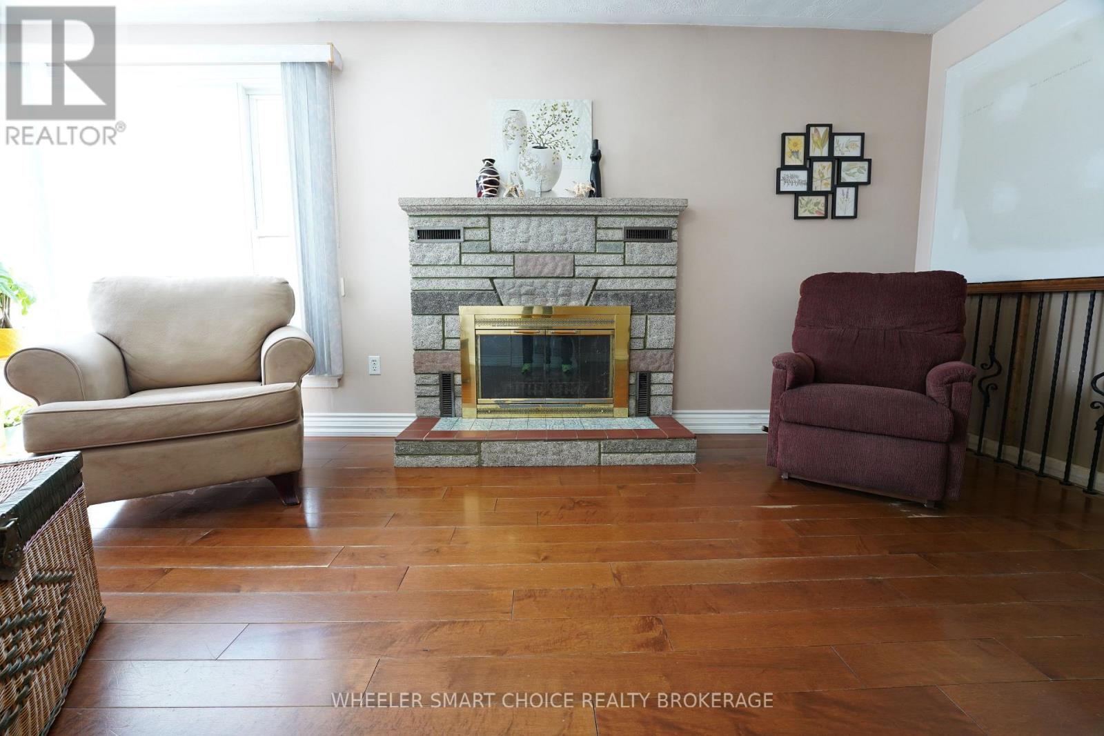 300 GARDENER AVENUE - 7
