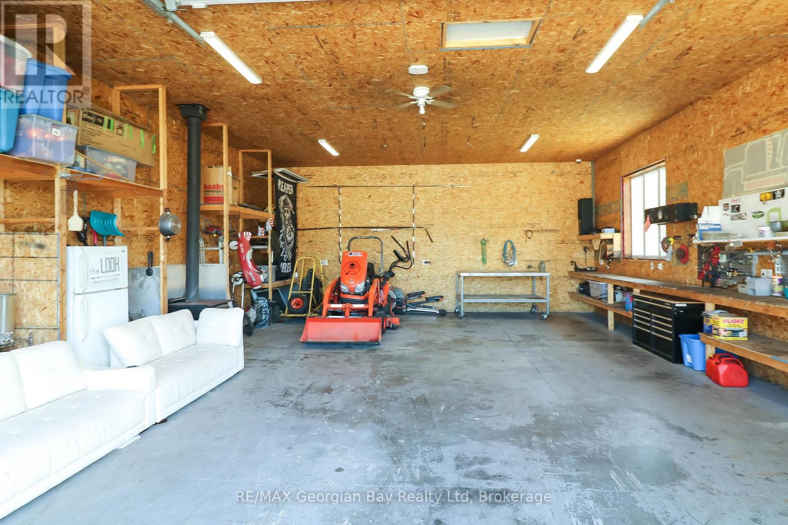 1432 HONEY HARBOUR ROAD - 39