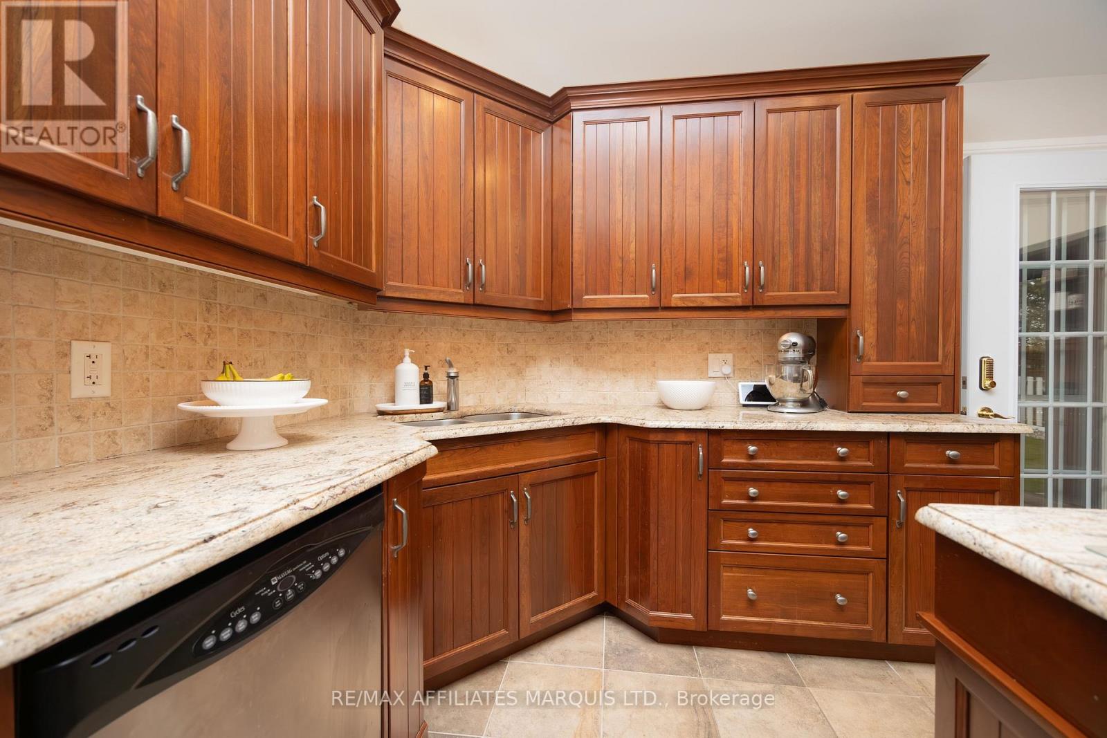162 HOPE STREET - 11