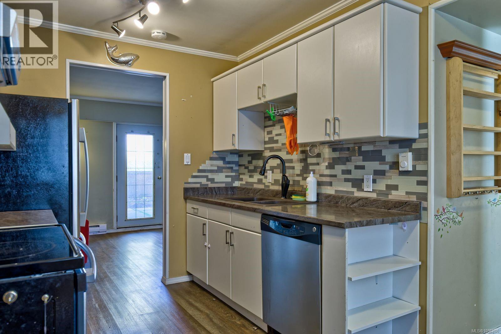 #8 721 Malone Rd - 4