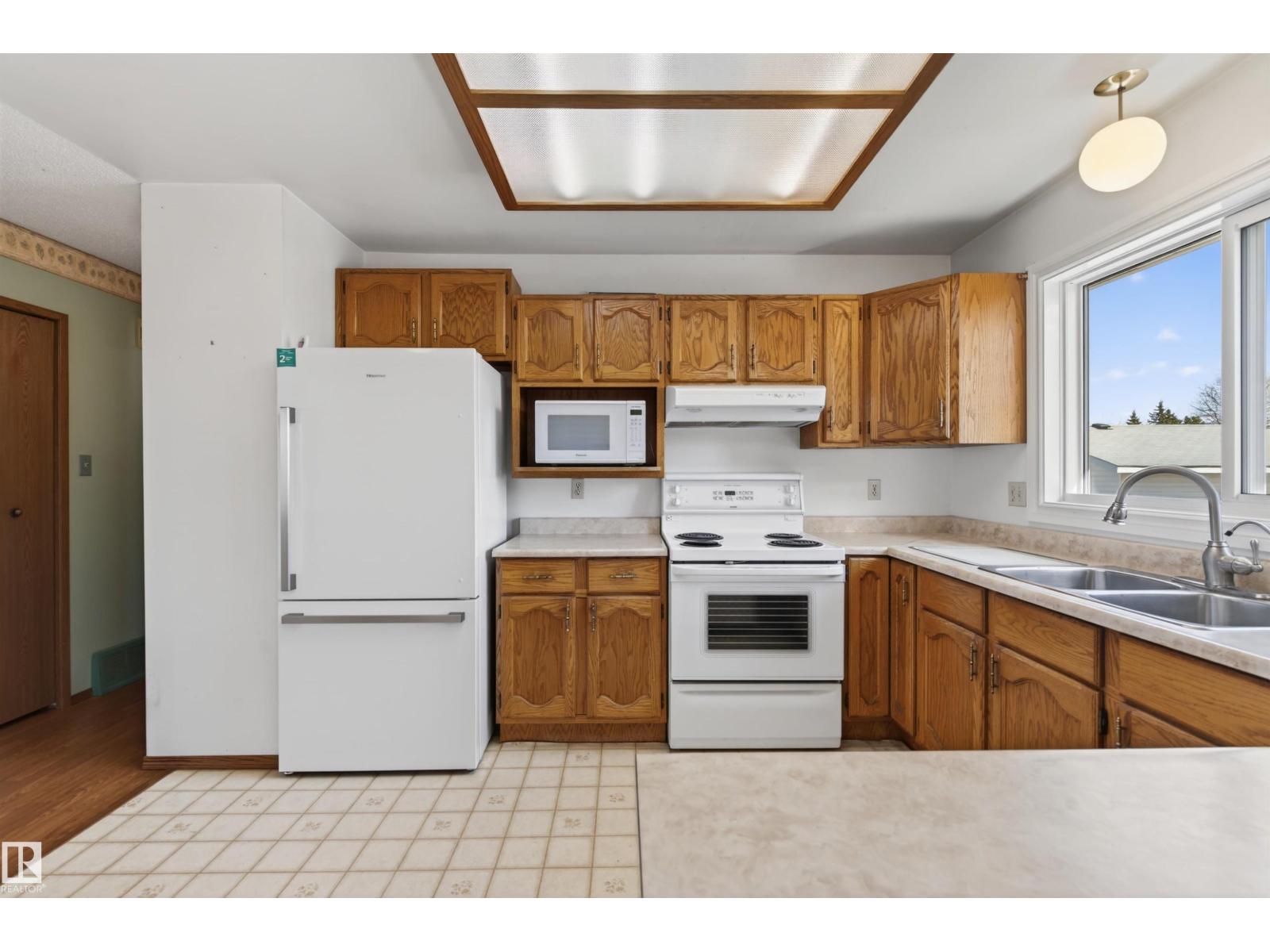 2013 3 AV - Image 3