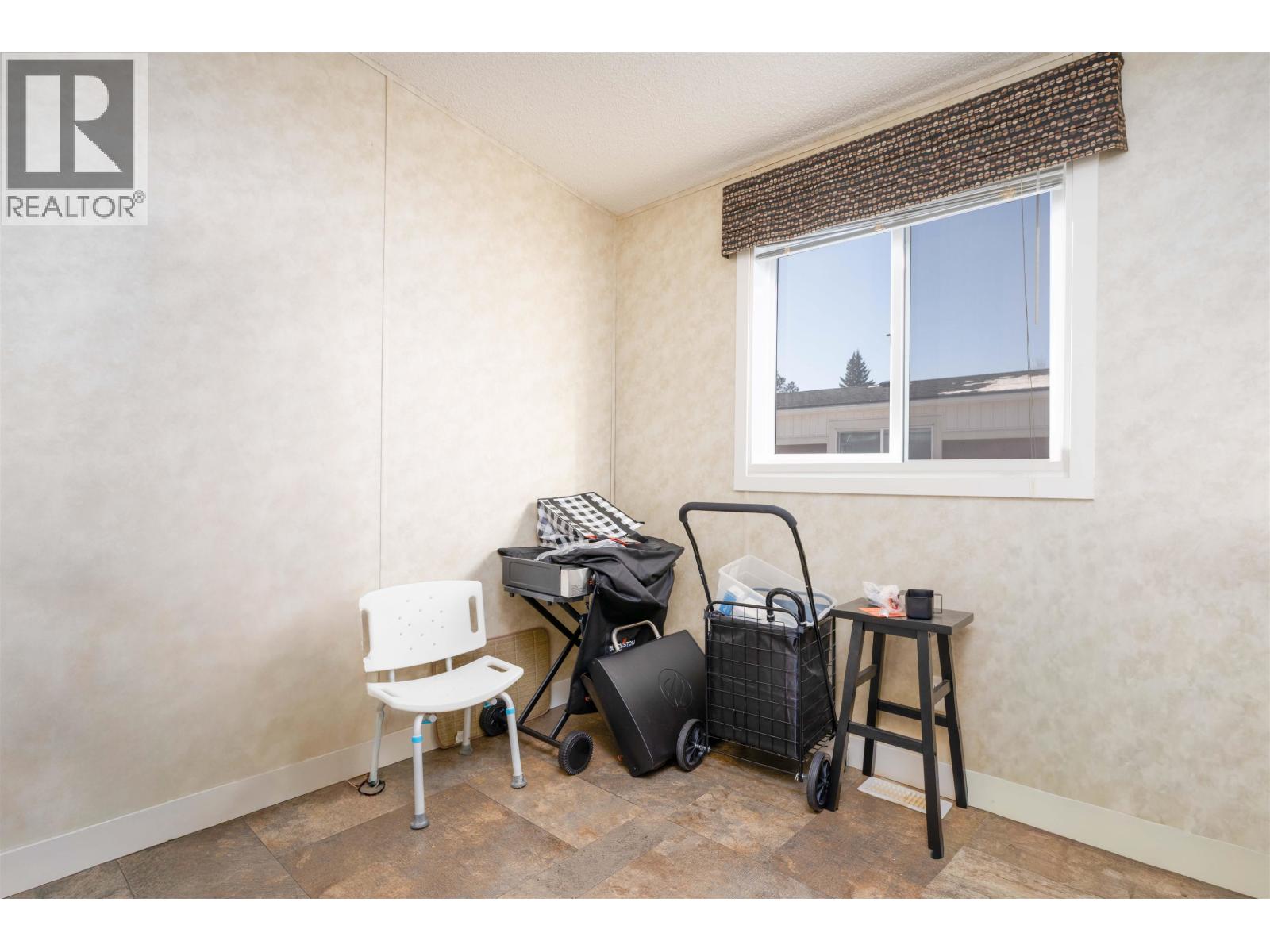 Photo 11 of 27 — 18 5164 HART HIGHWAY · Prince George, BC