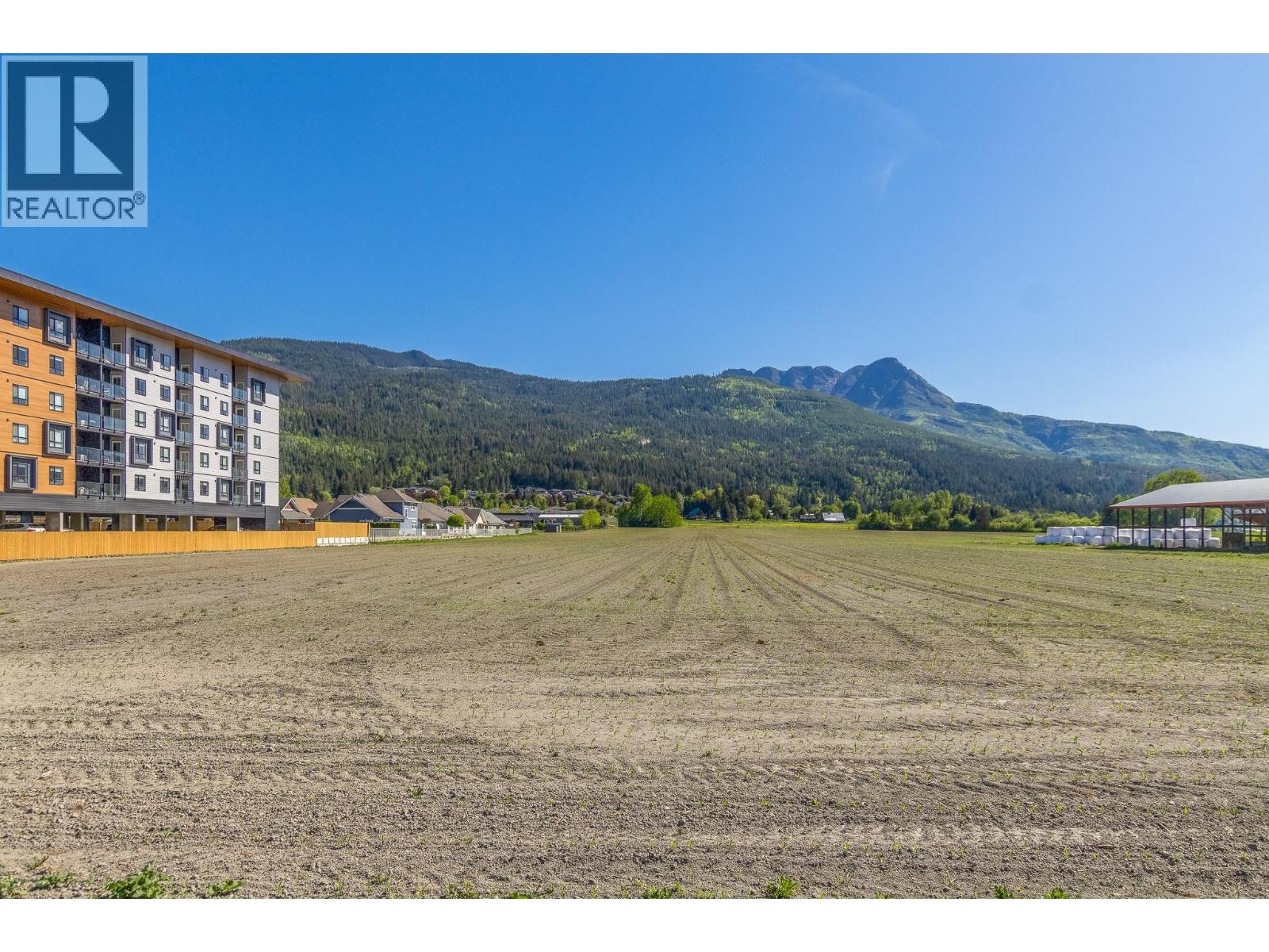 1490 10 Avenue Southwest, Salmon Arm