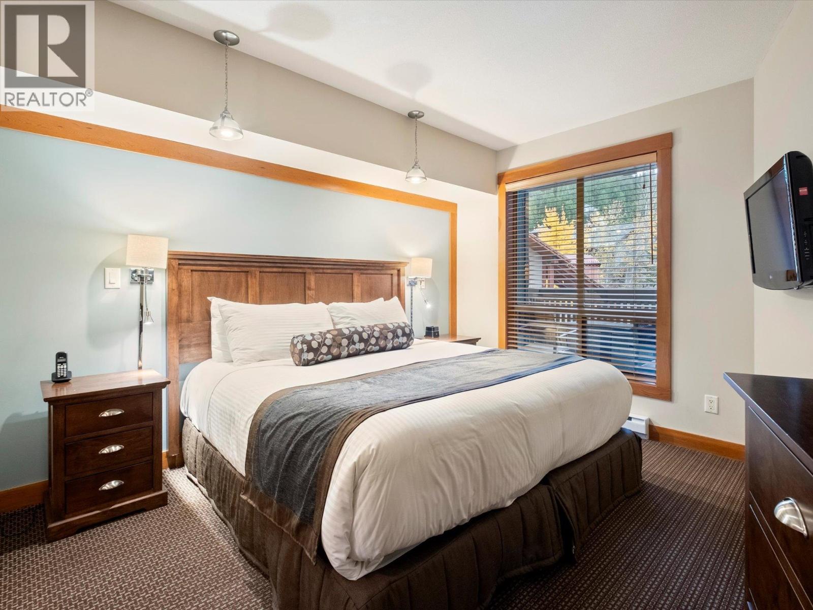 215C 2036 LONDON LANE, Whistler