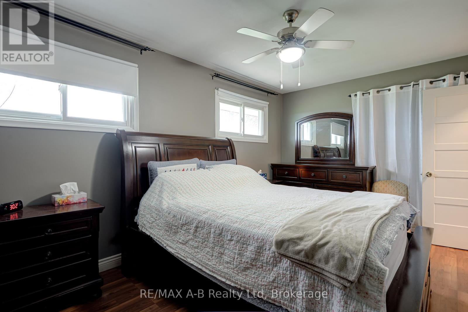 1241 - 1247 COLBORNE STREET W - 11