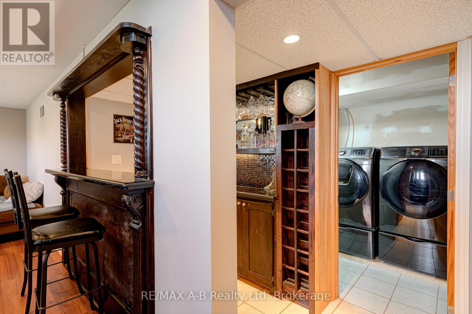 1241 - 1247 COLBORNE STREET W - 18