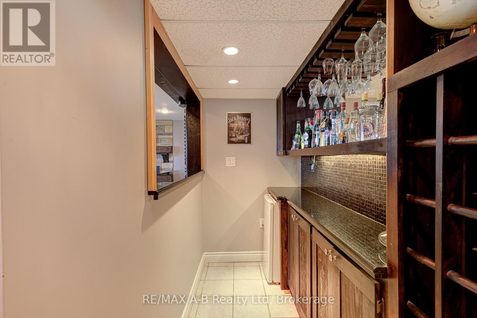 1241 - 1247 COLBORNE STREET W - 19