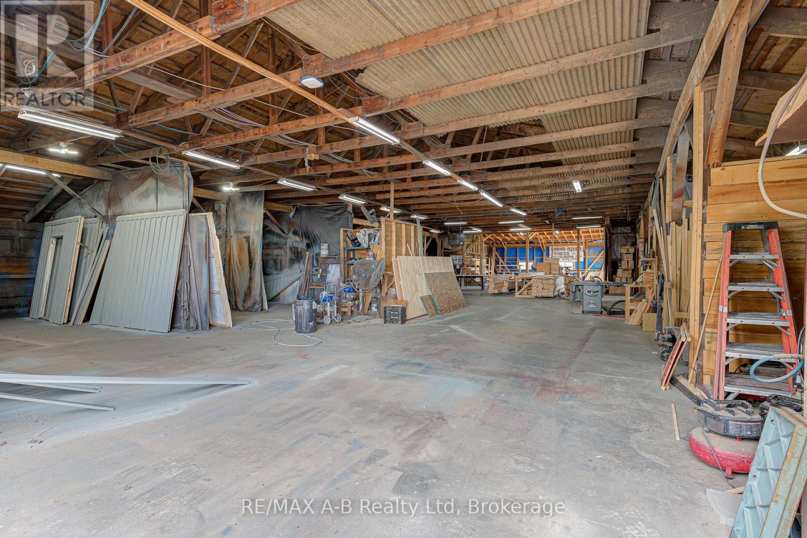 1241 - 1247 COLBORNE STREET W - 42