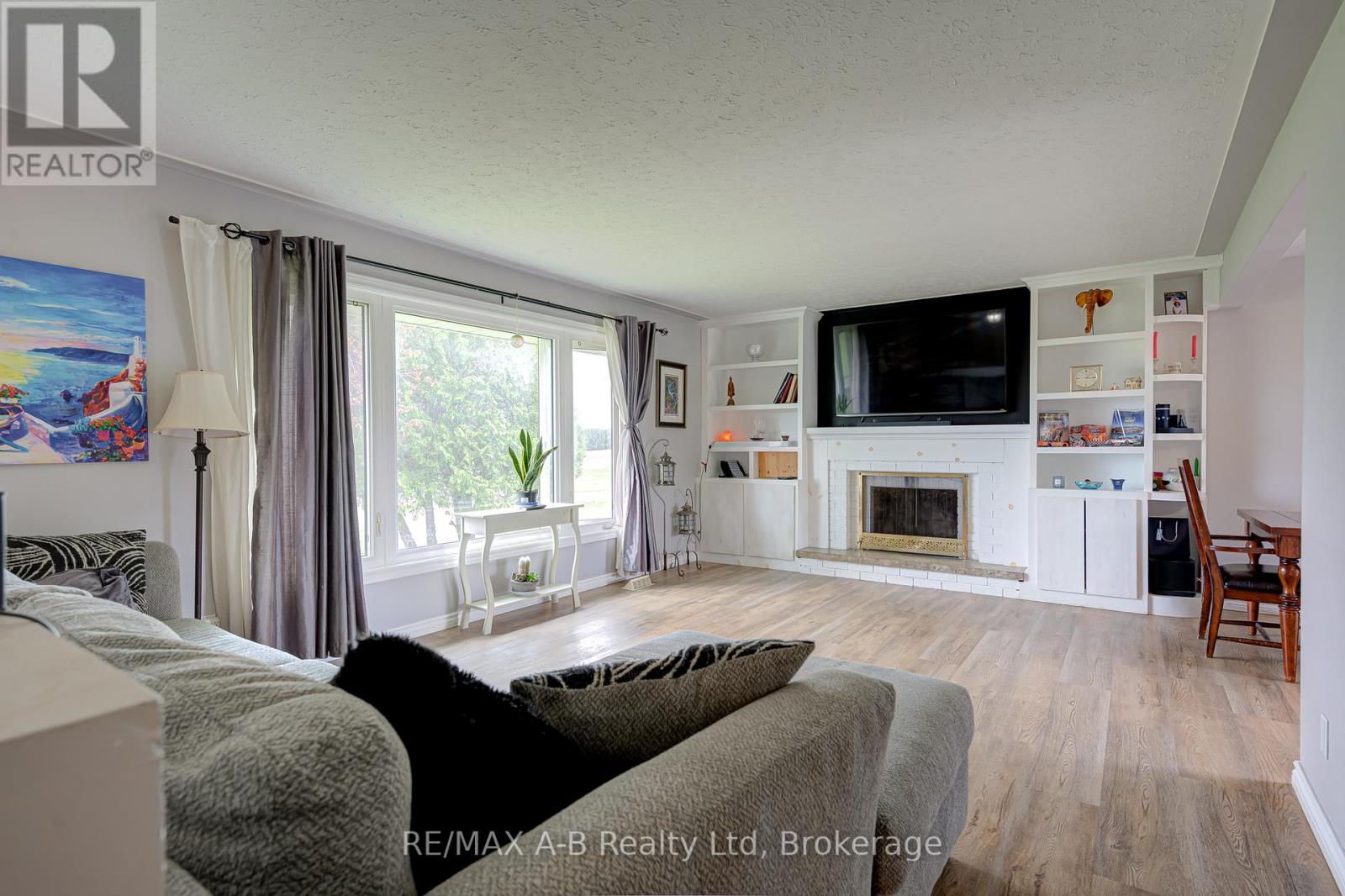 1241 - 1247 COLBORNE STREET W - 6