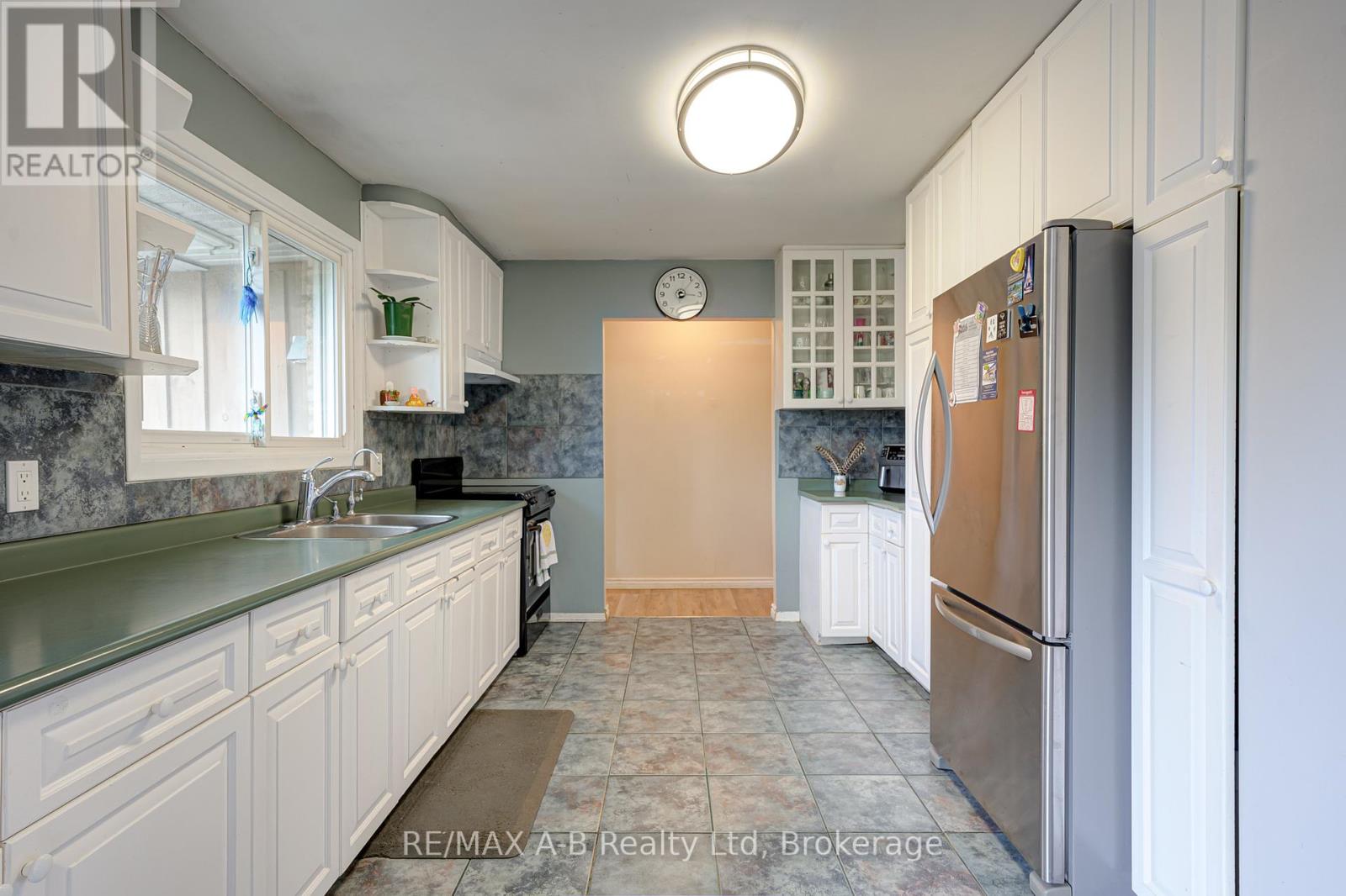 1241 - 1247 COLBORNE STREET W - 8