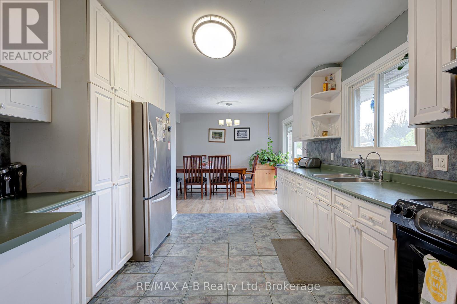 1241 - 1247 COLBORNE STREET W - 9