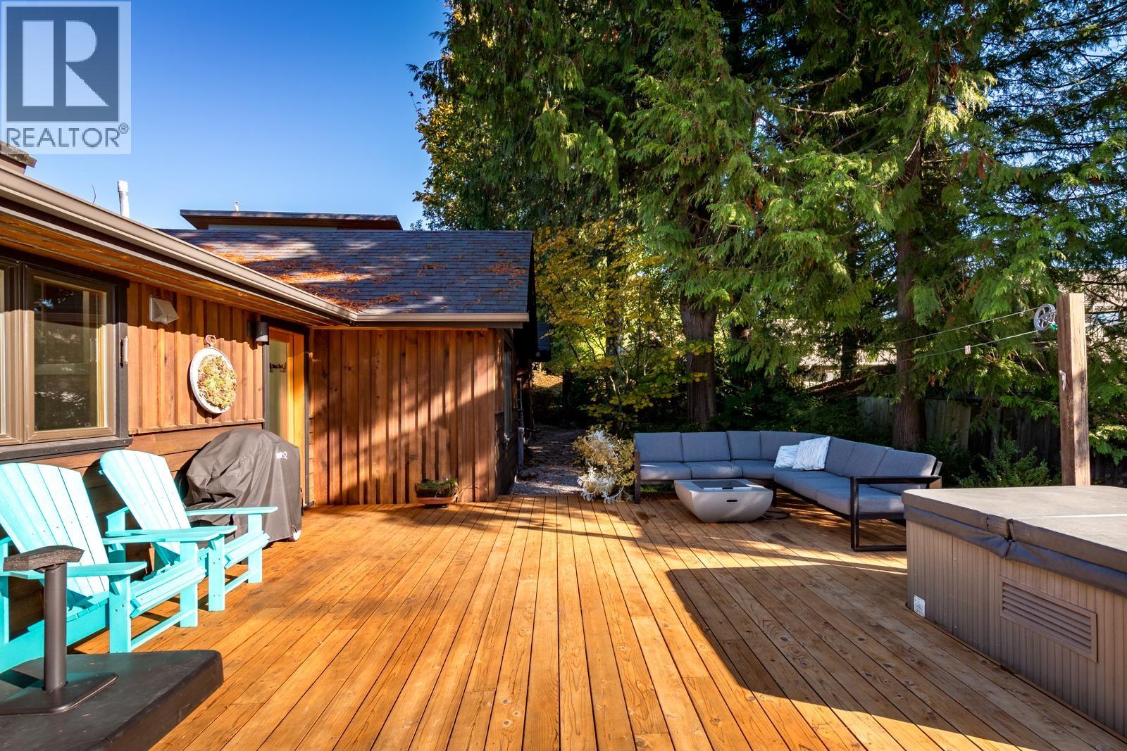 5201 HAVIES ROAD, Sechelt