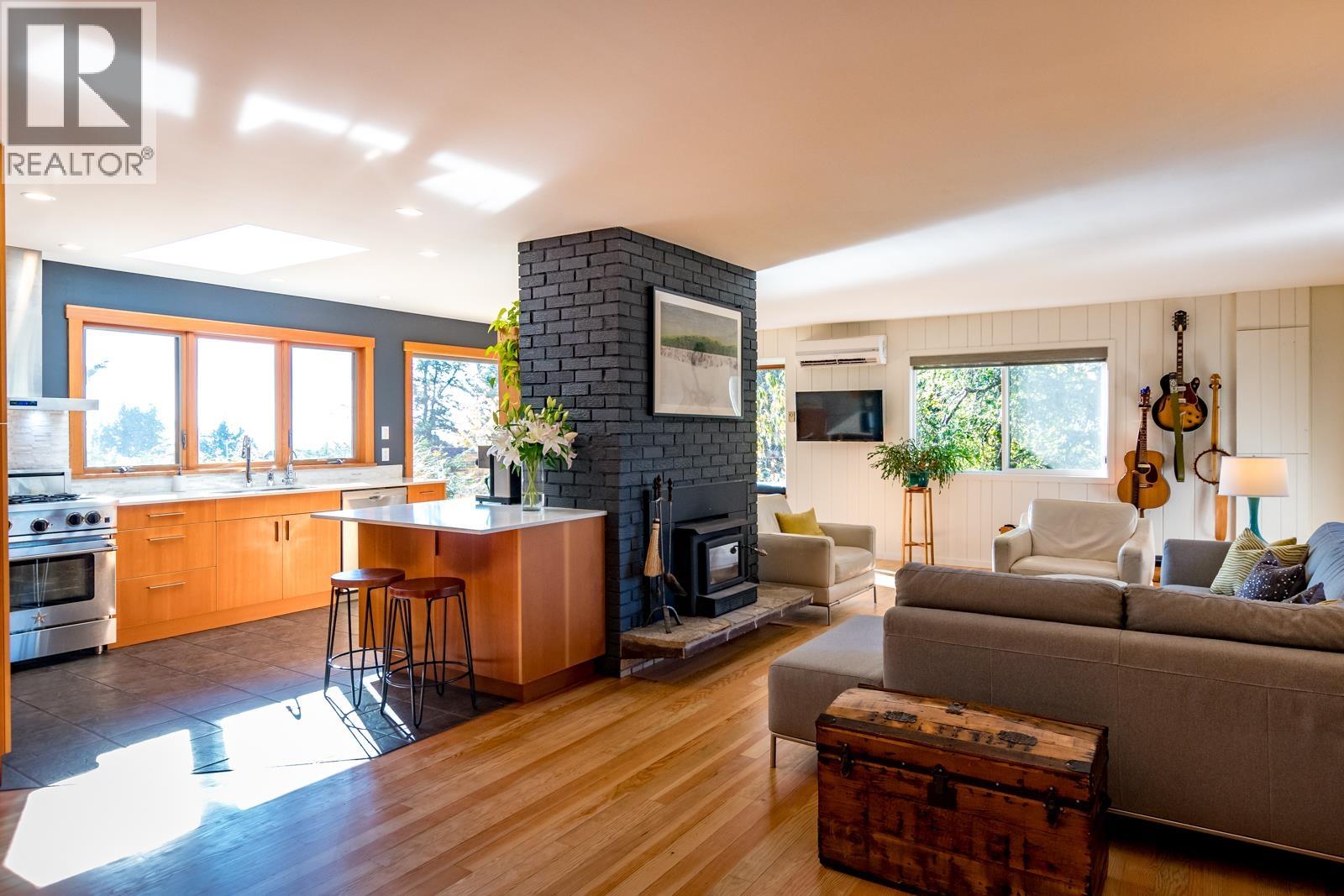 5201 HAVIES ROAD, Sechelt